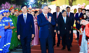 Tổng Bí thư Tô Lâm dâng hương vua Lý Thái Tổ và chúc Tết Nhân dân Thủ đô