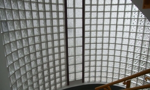 Ưu nhược điểm của gạch kính lấy sáng