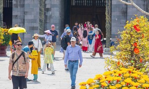 Huế đón gần 350.000 lượt khách trong 6 ngày nghỉ Tết, thu trên 736 tỷ đồng 