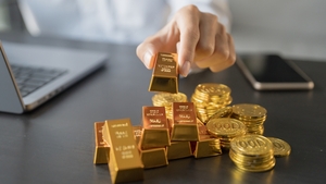 Vàng rung lắc lịch sử năm 2026: Nhà đầu tư ứng phó ra sao?