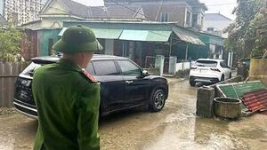 Ngang nhiên đỗ xe chắn lối đi, tài xế tuyên bố 'phạt 100 triệu cũng được'