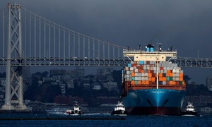 Sau phán quyết Tòa án Tối cao, ông Trump có thể duy trì chính sách thuế thế nào?