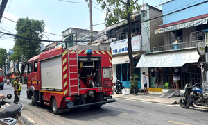 Cháy quán cà phê ở TP.HCM: Nghi phát lửa từ kho chứa đồ
