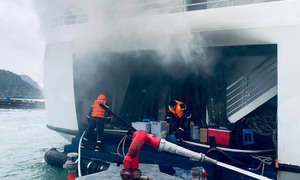 Cháy tàu du lịch trên biển Hải Phòng