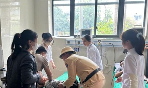 CSGT Thanh Hoá kịp thời hỗ trợ đưa cháu bé 3 tuổi sốt cao, co giật đi cấp cứu