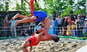 Về quê 3 chị em vô địch SEA Game 33 xem lễ hội vật 200 tuổi