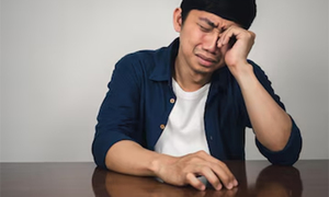 Tôi gánh nợ oan ức do giấu vợ 'cắm' sổ lương cho em họ vay tiền