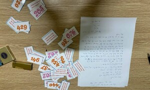 Nhóm 'con nghiện' chiếm dụng vỉa hè, thu tiền giữ xe trái phép trước siêu thị 