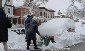 Bão tuyết 'quái vật' đổ xuống bờ Đông nước Mỹ, gió giật 133km/h