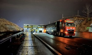 Liên tiếp 2 va chạm và 1 tai nạn liên hoàn, cao tốc Phan Thiết - Dầu Giây ùn ứ