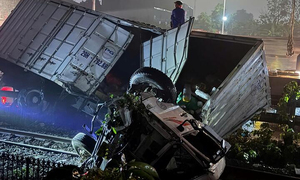 Sẽ còn ô tô bị tàu hỏa đâm nát nếu barie đã hạ mà ý thức chưa dựng lên