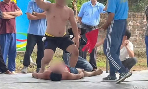 Tai nạn khi thi đấu vật ở lễ hội làng, một người tử vong