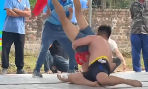 Công an xác minh một người tử vong khi thi đấu vật tại lễ hội làng ở Hà Nội