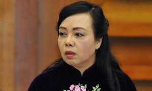 Cấp dưới khai đưa gần 13 tỷ đồng, bà Nguyễn Thị Kim Tiến nói chỉ nhận 2,5 tỷ 