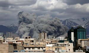 Iran phóng tên lửa vào tàu sân bay Mỹ, Hezbollah sẵn sàng tham chiến