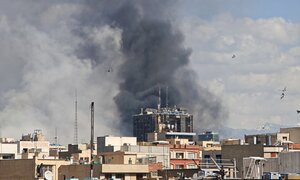 Iran bắn tên lửa trúng văn phòng Thủ tướng Israel, tiêm kích Mỹ rơi tại Bahrain