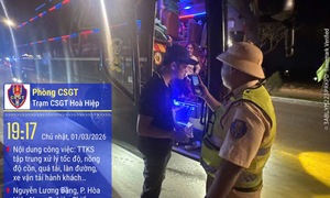 CSGT Đà Nẵng phát hiện xe khách 38 chỗ nhồi nhét 53 hành khách