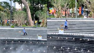 Clip chú lao công vừa quét dọn vừa nhảy truyền động lực đi làm sau Tết