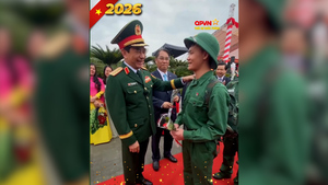 Đại tướng Phan Văn Giang nói tiếng dân tộc Tày động viên tân binh