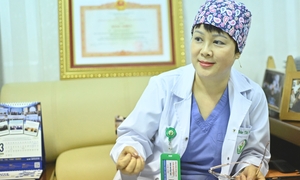 Ánh mắt tuyệt vọng của người nhà bệnh nhân ngoài phòng mổ ám ảnh bác sĩ gây mê