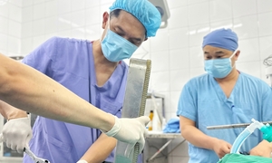 Vác cả máy xay thịt đến bệnh viện cầu cứu sau tai nạn kinh hoàng