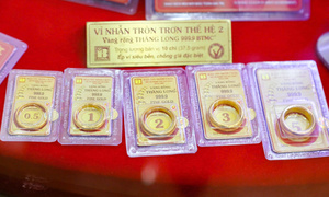 Giá vàng trong nước 'bốc hơi' 5 triệu đồng/lượng