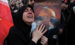 Iran tạm hoãn tang lễ Lãnh tụ Tối cao Khamenei, tiếp tục tấn công căn cứ Mỹ và Israel