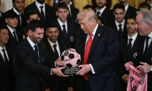 Lionel Messi dự lễ vinh danh tại Nhà Trắng, tặng quà đặc biệt cho ông Trump