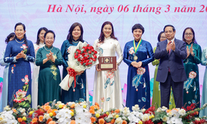 Thủ tướng: Nghiên cứu tổ chức Giải thưởng 'Phụ nữ Tài năng - Sáng tạo - Cống hiến'
