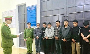 Phát hiện 7 người đánh bạc bằng xóc đĩa tại căn nhà hoang ở Hà Tĩnh