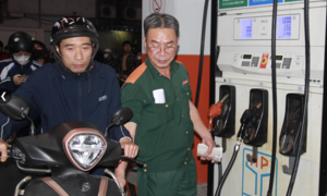 Giá xăng dầu đồng loạt tăng dựng đứng, cao nhất 8.490 đồng/lít