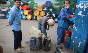 Gia Lai: Yêu cầu các cửa hàng ngừng bán xăng, dầu qua can, phuy