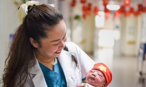 Tiếng khóc của bé 1,1kg và khoảnh khắc nín thở giữa hai sinh mạng của nữ bác sĩ