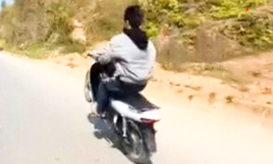 Sơn La: Quay clip bốc đầu xe máy trên quốc lộ, hai thiếu niên bị triệu tập