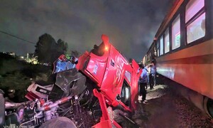 Khởi tố tài xế container vượt đèn đỏ đường sắt gây tai nạn ở Quảng Ngãi