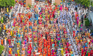 3.000 người đồng diễn áo dài trên phố đi bộ Nguyễn Huệ ngày 8/3