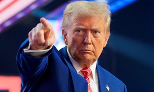 Ông Trump dọa tung đòn tấn công 'rất mạnh', Iran tuyên bố sẽ không đầu hàng