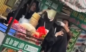 Công an Hà Nội điều tra vụ 2 cô gái tố bị hành hung sau tranh cãi tiền gửi xe