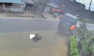 Xe đầu kéo đi sai làn làn đường gây va chạm khiến người đi xe máy tử nạn