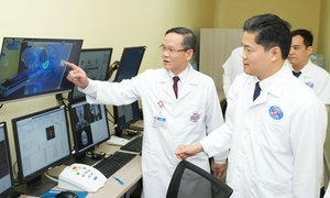 Bệnh viện K vận hành máy xạ trị mới, mỗi lần điều trị chỉ còn 2–3 phút