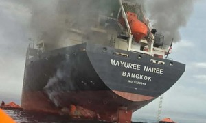 Tàu hàng Thái Lan bốc cháy ở eo biển Hormuz, thủy thủ sơ tán 
