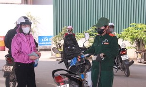 Dẹp điểm bán xăng tự phát, người dân không còn mua tích trữ