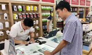 Ngày đầu tiên mở bán iPhone 17e, khách mua thưa thớt