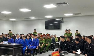 17 người hỗn chiến sau quán karaoke, tòa tuyên gần 50 năm tù