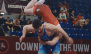 Đô vật Nga tung tuyệt chiêu cực lạ, lật kèo giây cuối khiến đối thủ ngỡ ngàng