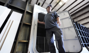 Chiến sự Trung Đông leo thang, doanh nghiệp hầm trú ẩn Mỹ 'cháy hàng'