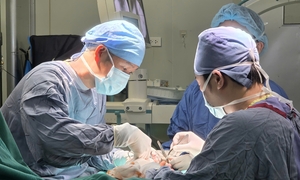 Lương bác sĩ thay đổi ra sao khi lương cơ sở tăng 8% từ 1/7?