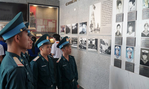 Xúc động dâng hương tại Khu tưởng niệm Chiến sĩ Gạc Ma