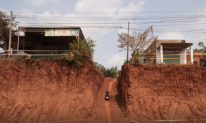 Đồng Nai yêu cầu chủ đầu tư xin lỗi dân, xử lý vụ 8 nhà bị 'treo cao'