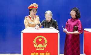 Trực tiếp: Cử tri đi bầu cử ĐBQH khóa XVI và HĐND các cấp nhiệm kỳ 2026-2031